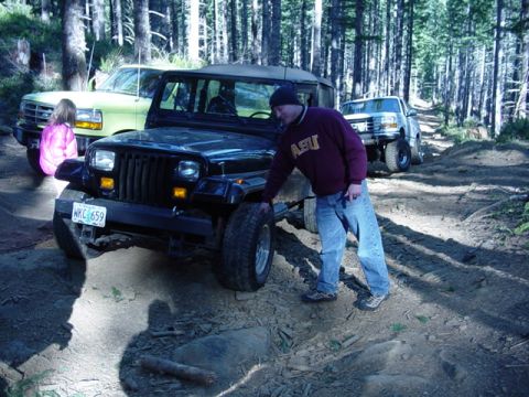 1989 Ford Bronco - Frank shows where his tires were spinning
