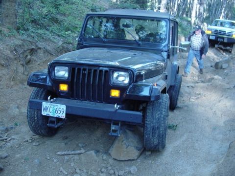 1989 Ford Bronco - Get the winch Doug