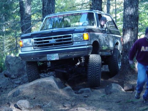 1989 Ford Bronco - Frank is outa there