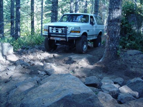 1989 Ford Bronco - Marks turn by the rock