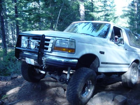 1989 Ford Bronco - Detroit locker makes it easy