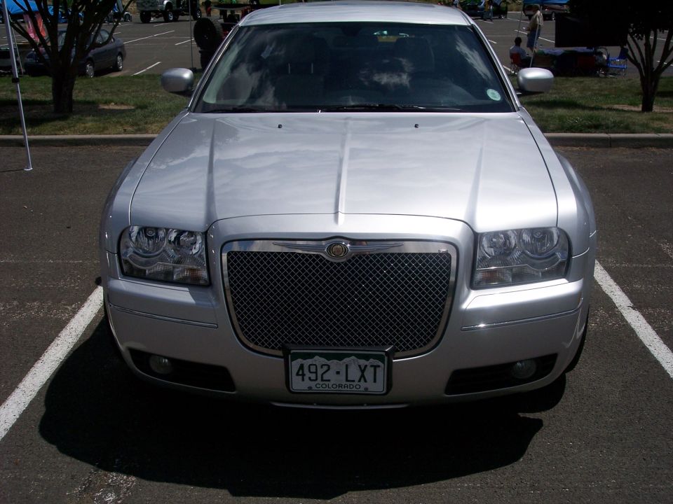 Silver Chrysler 300 front view with chrome grille and Colorado license plate 492-LXT