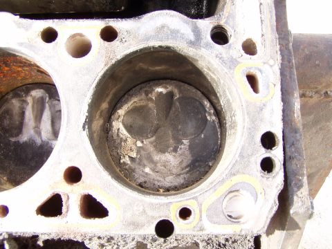 1988 Ford F-250 - lookin' into the cylinder