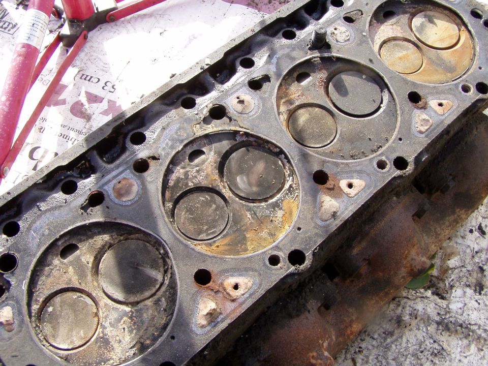 close view of gasket, the one cylinder next to the blown was was working it self to being blown as well.
