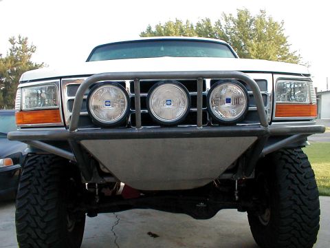 1996 Ford Bronco - Front view of a 1996 Ford Bronco an aftermarket bumper with integrated lights and brush guard.