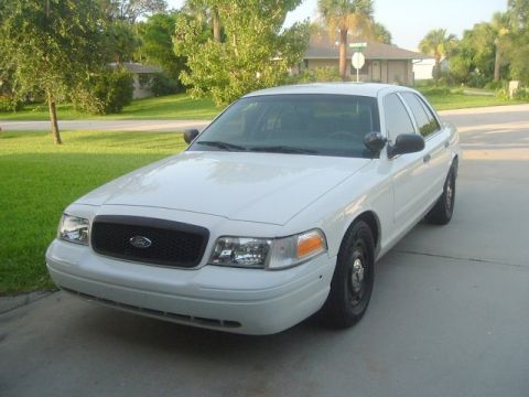 2003 Ford Crown Victoria photo
