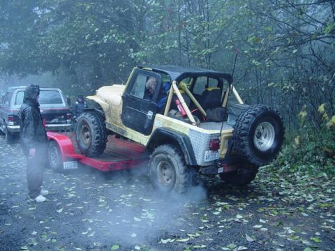 1989 Ford Bronco - Hip backing off his trailer