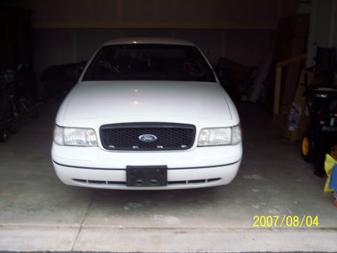 2001 Ford Crown Victoria photo