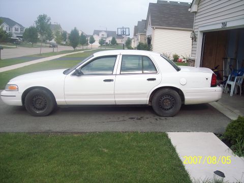 2001 Ford Crown Victoria photo