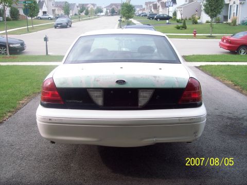 2001 Ford Crown Victoria photo