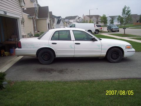 2001 Ford Crown Victoria photo