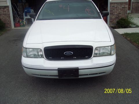 2001 Ford Crown Victoria photo