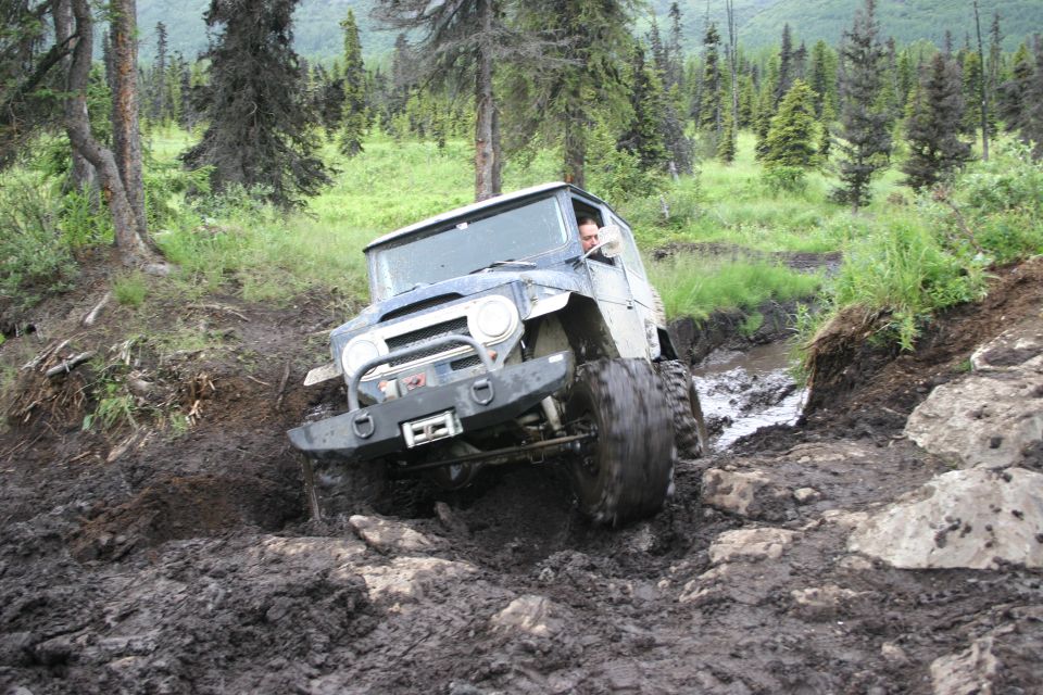Toyota Land Cruiser FJ40 going through mud and rocks