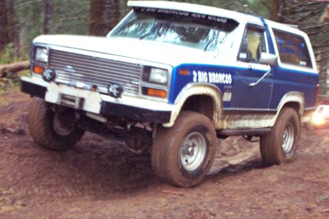 1989 Ford Bronco - Todd Hager coming up canopener, he made it with no problems (photo from Alvie S.)