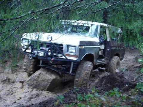 1989 Ford Bronco - A little rock