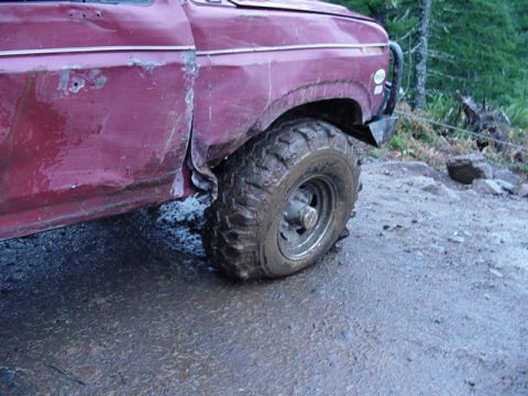 1989 Ford Bronco - Look at what the winching is doing to Kurts tire