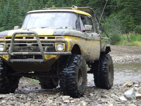 1990 Ford Bronco - This heavily modified truck appears to be from the 1970s, not a 1990 Ford Bronco.