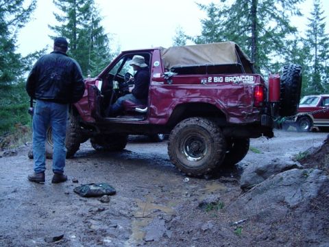 1989 Ford Bronco - Hooked a chain to the back to take some pressure off the tire