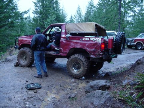 1989 Ford Bronco - So now the front tire is crushed, and the back is off the ground