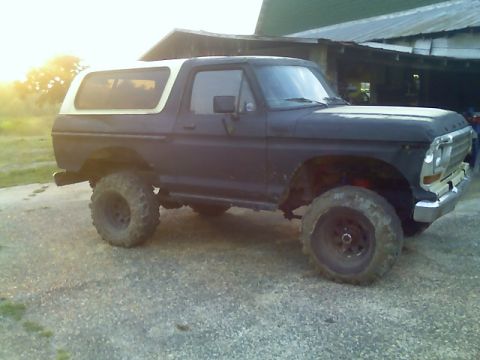1979 Ford Bronco - Neutered from 44's to 38.5' to 35's!