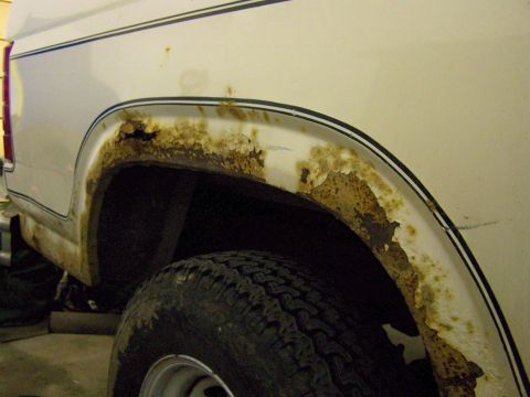 1986 Ford Bronco - Passenger's side rear wheel well. Yes that is a hole rusted through.