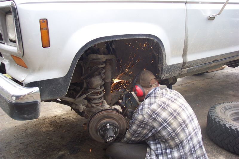 Here I am grinding away on my dana 28 front end to make way for my new dana 35. More beef = good thing.