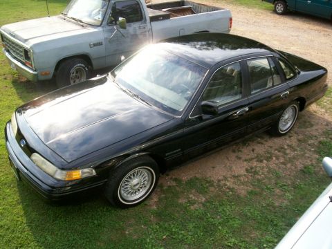 1992 Ford Crown Victoria photo