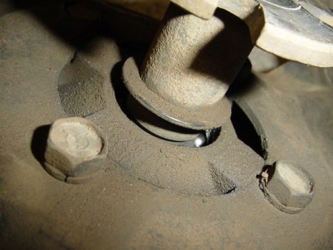 1989 Ford Bronco - You can see the bearings sticking out of the fan
