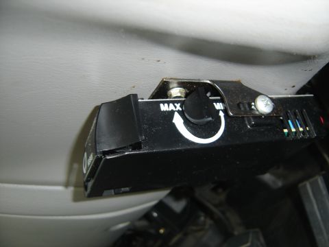 1988 Ford Bronco - A trailer brake controller with a dial for adjusting gain is mounted beneath the vehicle's dashboard.