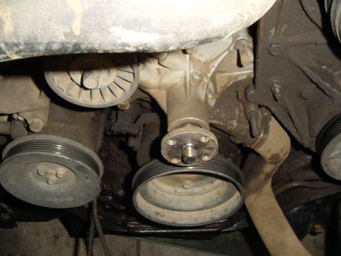 1989 Ford Bronco - There is some coolant leakage, I gotta find it