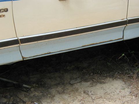 1986 Ford Bronco - Rust is visible along the bottom trim of this vehicle's side panel.