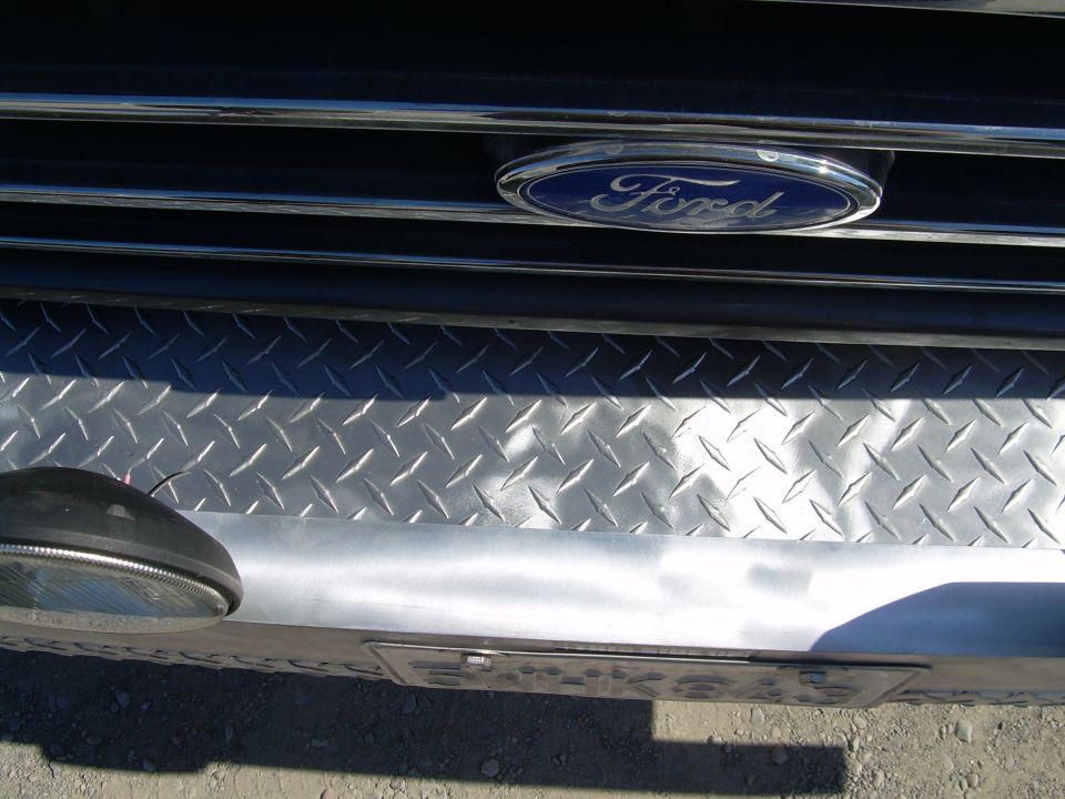 1991 Ford Bronco front grille with Ford emblem and diamond plate bumper