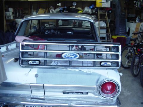 1989 Ford Bronco - There they are mounted to the grille