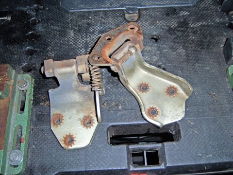 1967 Ford Ranchero - right side hings - wore out, have rebuild kits for both sides, except the left lower hinge is broke in half - my fault i hit it too hard dr…