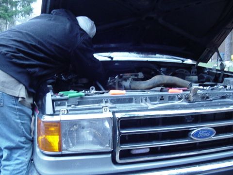 1989 Ford Bronco - Todd working on the wires