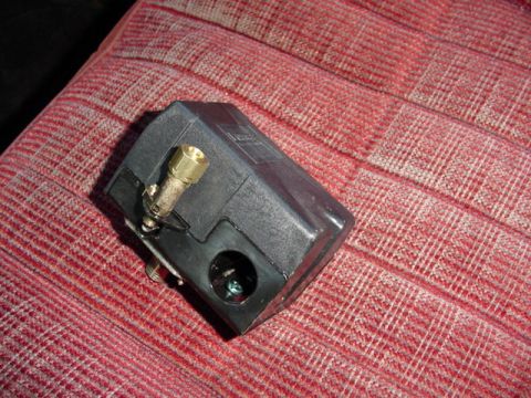 1989 Ford Bronco - My first part, a pressure switch, 90-125 psi from Portland Compressor