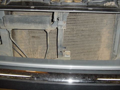 1989 Ford Bronco - Lookit all the mud that was hiding behind the condensor