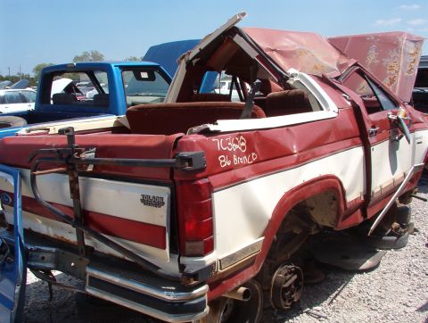 1983 Ford Bronco - North Watkins 86 Bronco 5.0L EFI driver's door jammed replacement '87-91 t/g trim panel w/red strip
