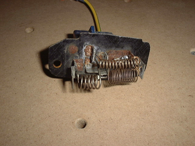 Tired old resistor pack, only worked on high speed fan I have added a wire to replace a broken connector.
