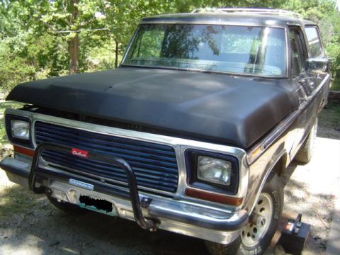 1979 Ford Bronco - Front view of a 1978 Ford Bronco, showing its grille and hood.