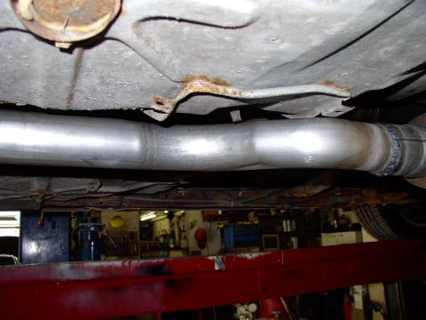1990 Lincoln Town Car - Keep in mind these bends are not mandrel bent, but he managed to keep everything flowing nicely and tight to the body.