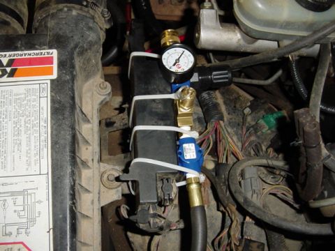 1989 Ford Bronco - It turns on with the switch, pumps up to 125 PSI, shuts off, then when it gets under 90 PSI it turns back on. Good pressure, needs a tank f…
