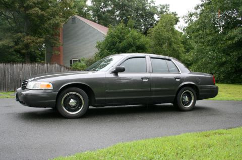 2000 Ford Crown Victoria photo