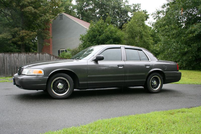 Dark gray 2000 Ford Crown Victoria sedan, side view