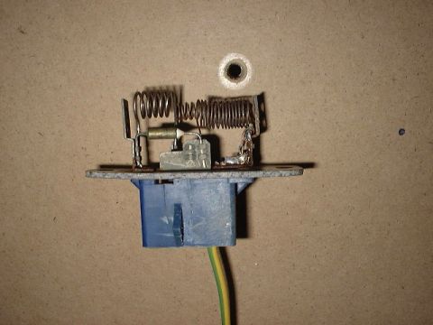 1987 Ford Bronco - I found the thermal fuse was blown too. Thats the gold looking cylinder with the pointed end. You can check it with a meter.