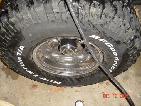 1989 Ford Bronco - Decided to lower the pressure in one of the 35" tires for a test