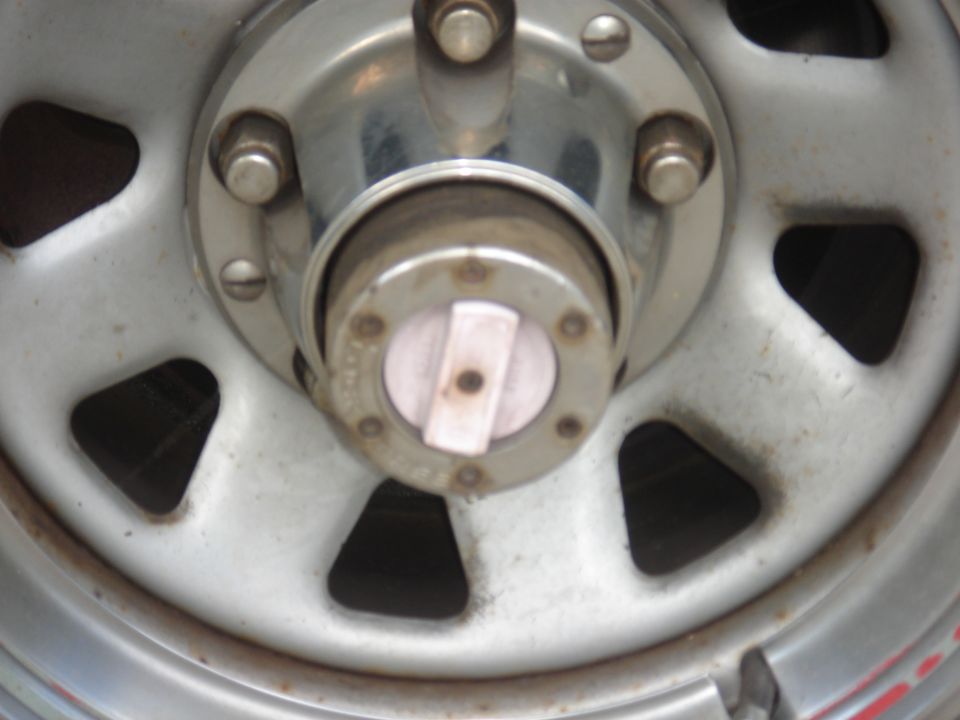 Close-up of a manual locking hub on a steel wheel