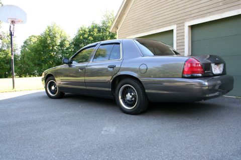 2000 Ford Crown Victoria photo