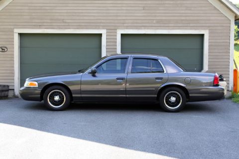 2000 Ford Crown Victoria photo
