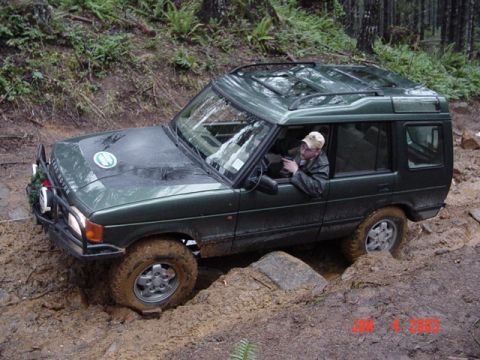 1989 Ford Bronco - Using his winch